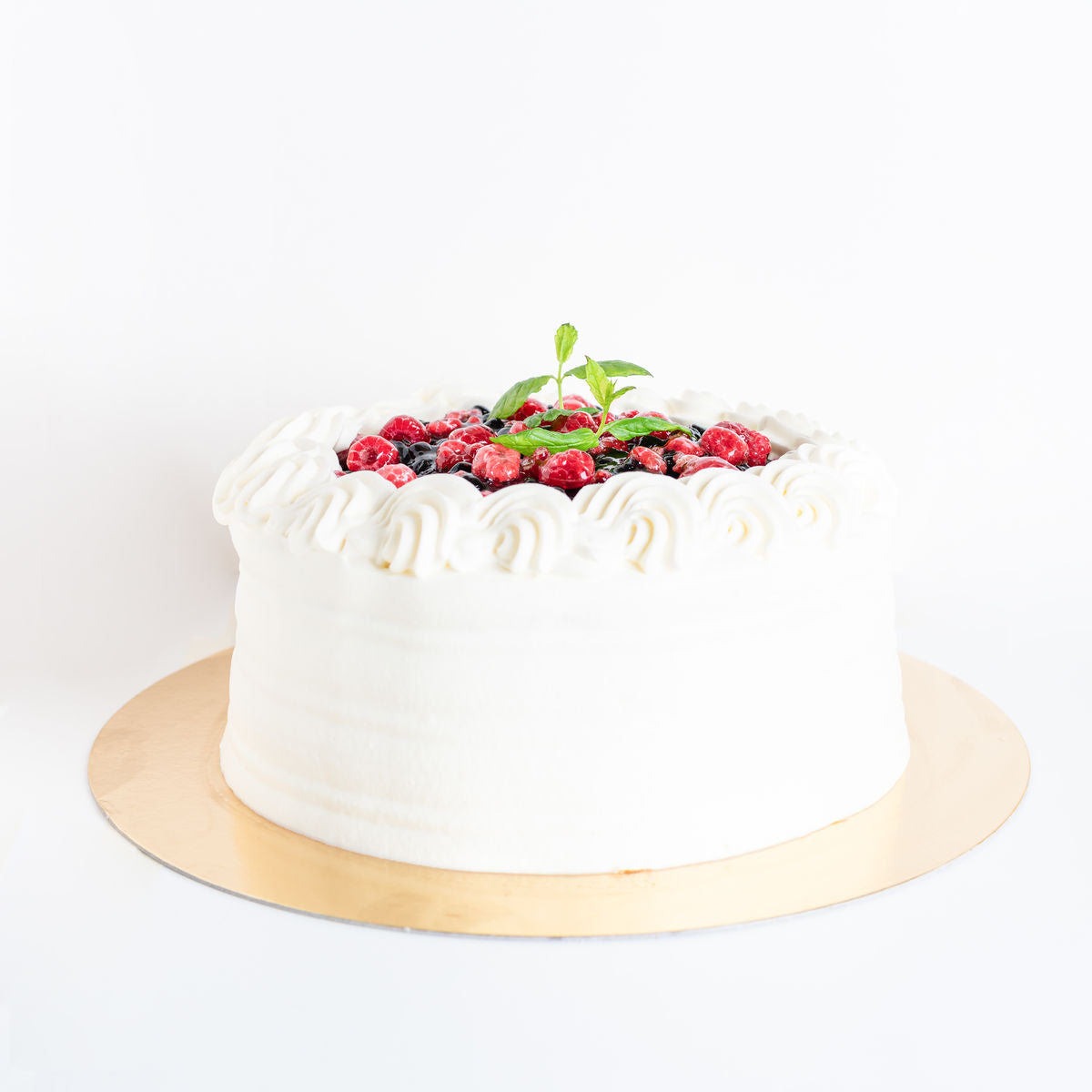 Kermakakku marjapäällisellä