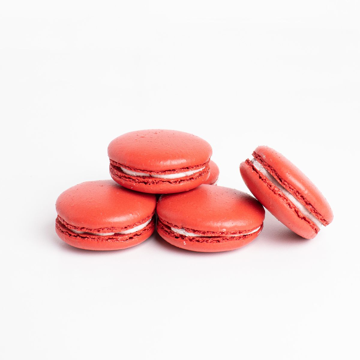 Puolukka-karamellimacaron