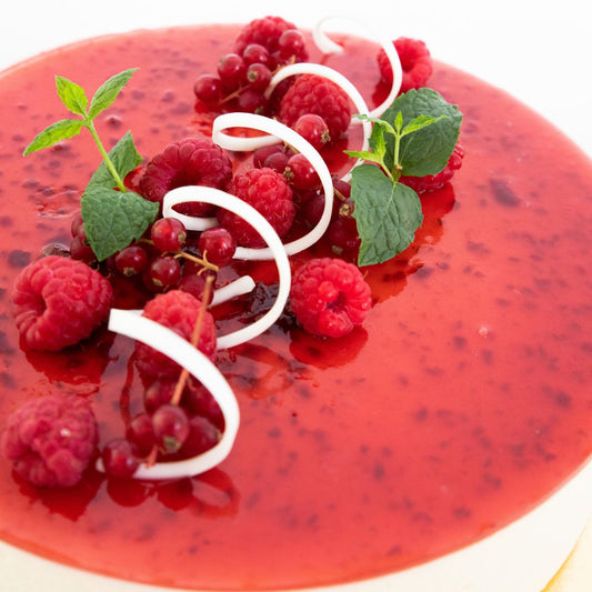 Vadelmainen valkosuklaakakku 12 hlö